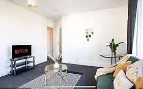 A Cosy 2 Bed Flat In Swindon